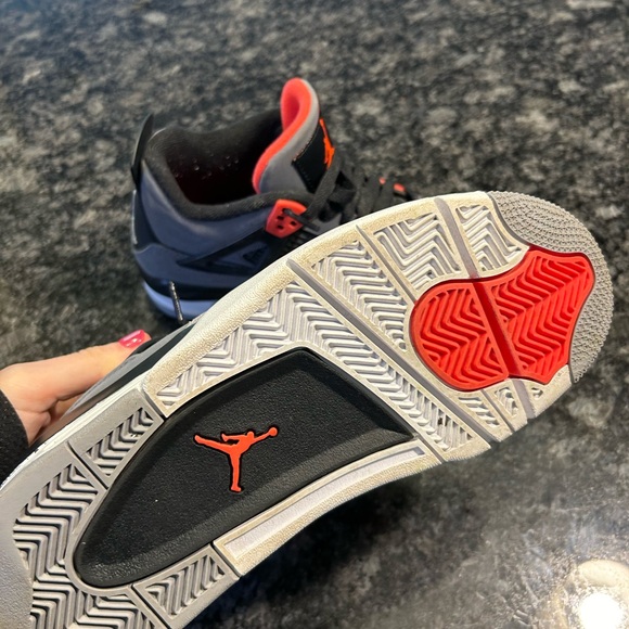 Flight Air Jordan’s size 6.5. Like new worn 3 times - Picture 2 of 3